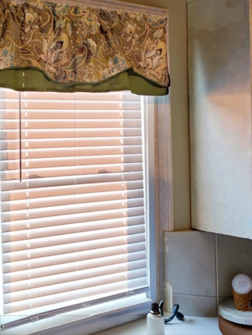 Floral Patterned Valance with Green Trim. 52" x 16".